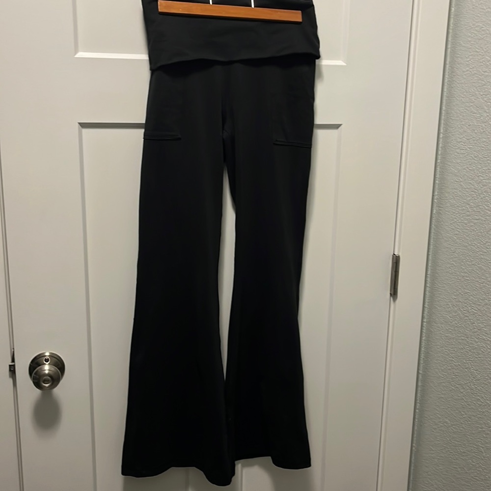 Offline by Aerie flare leggings. High quality, very durable! Sz M. Black.